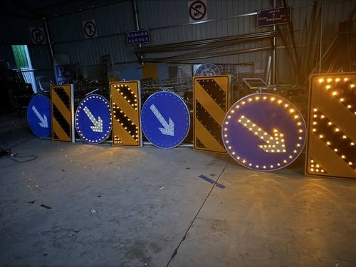 忻州忻州河南太阳能交通标牌 河南自发光交通路标牌厂家